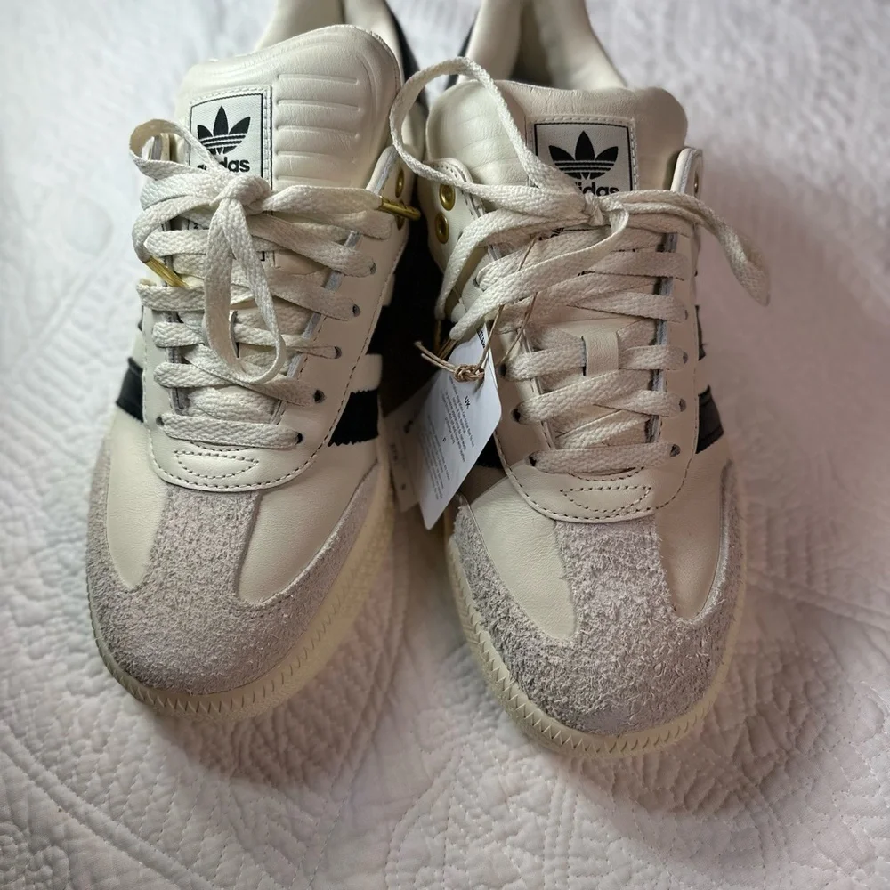 Adidas White and Black Sneakers Retro Style